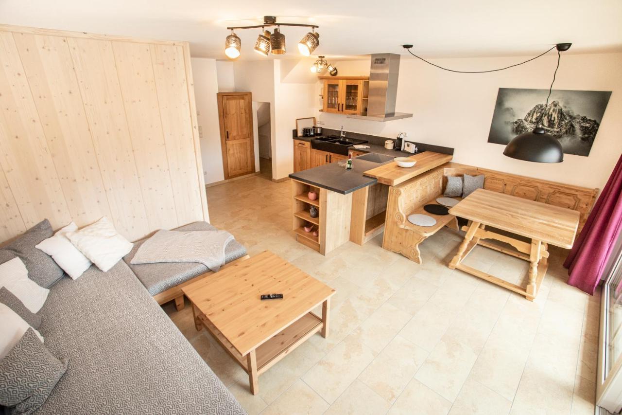 Ferienwohnungen "Zur Wally", Apartment Sauba การ์มิช-พาร์เทนเคียร์เชน ภายนอก รูปภาพ